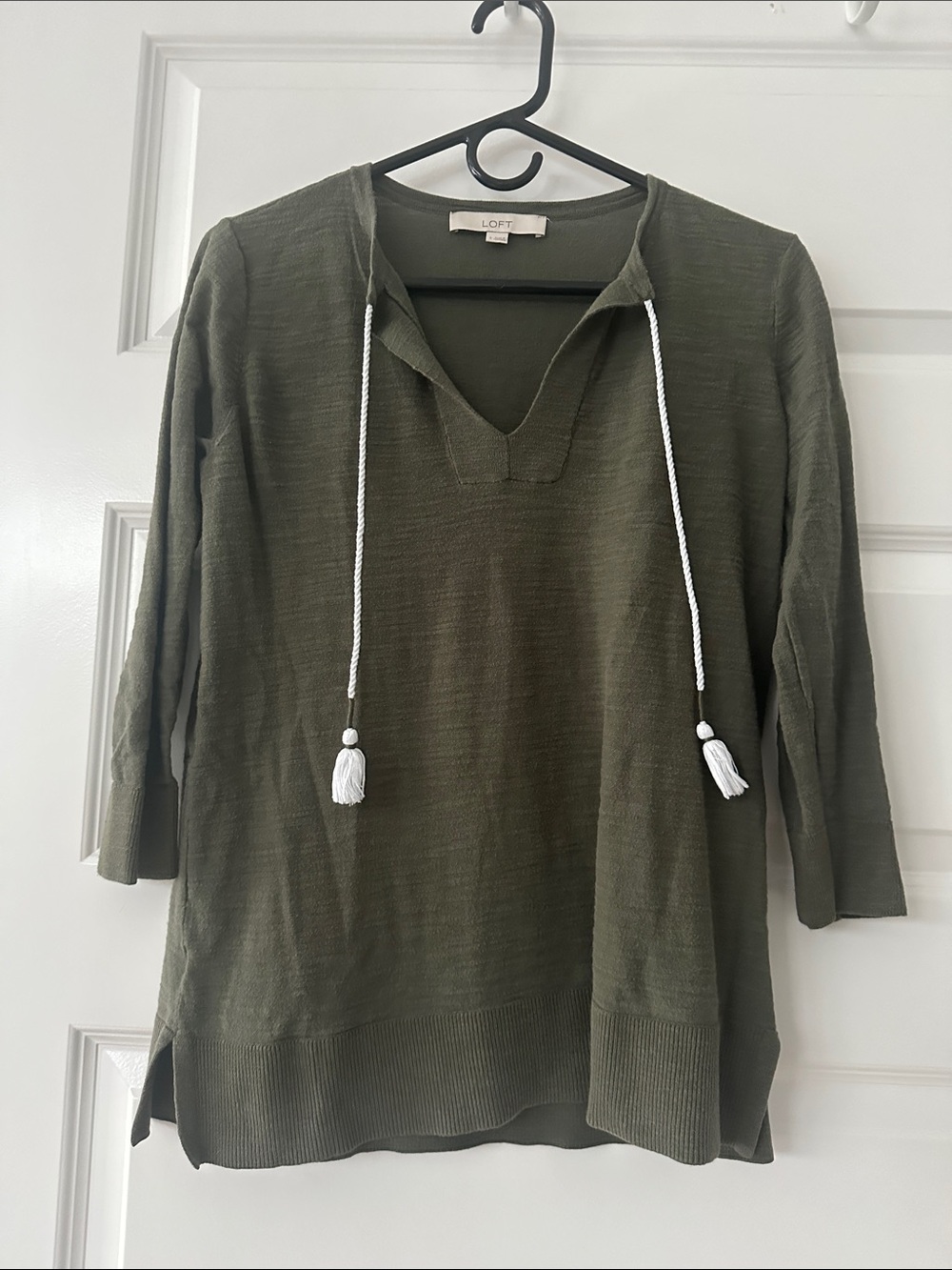 LOFT Olive Green Tassel V‑Neck Pullover Tunic